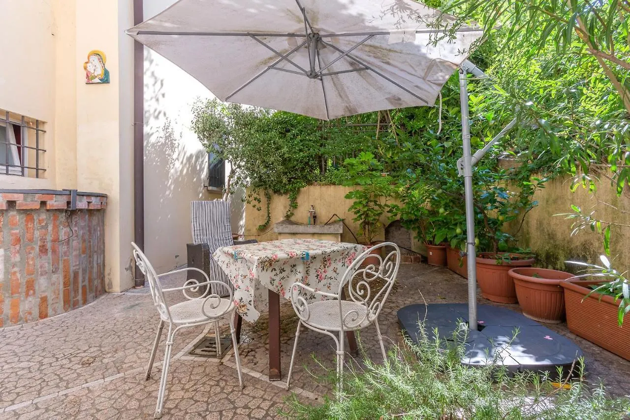 Pleasant Central Apartment With Garden Bologna