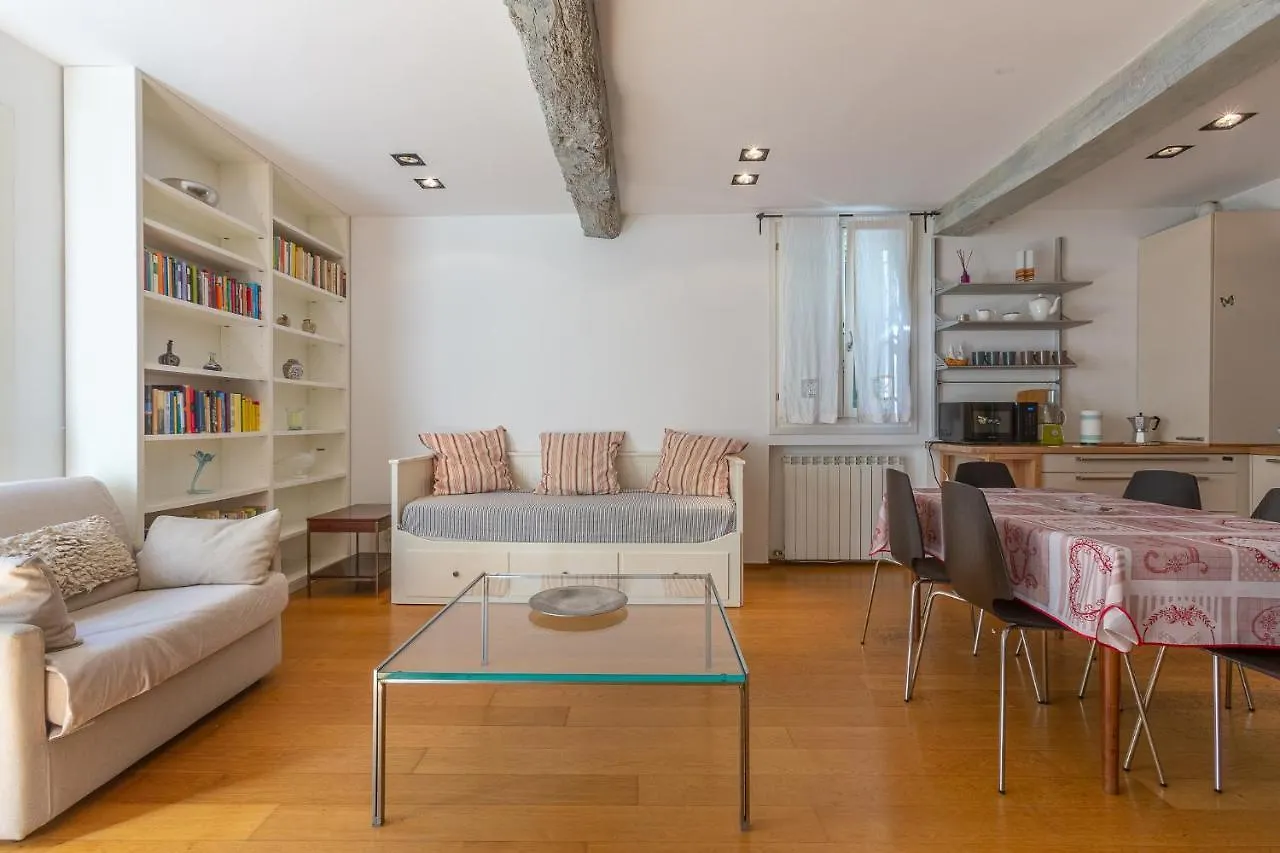 Pleasant Central Apartment With Garden Boloňa